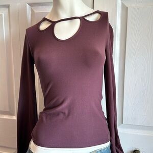 Mudd long sleeved top w/ cute cut out, size XS. Create a bundle and save!